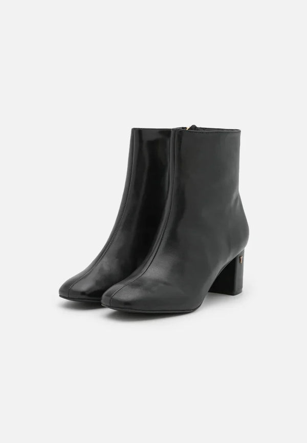 NEYOMI-Boots-Leather Block Heel Ankle Boot- Ted Baker Romania